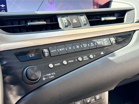 Used 2019 Lexus ES 350 w/ Accessory Package image 10