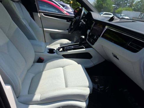 Used 2024 Porsche Macan AWD/4WD image 12