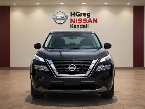 Certified 2024 Nissan Rogue SV w/ SV Premium Package FWD image 4