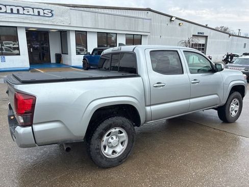 Used 2022 Toyota Tacoma SR image 8