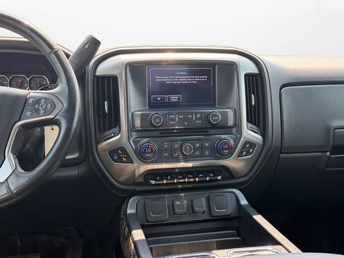 Used 2017 Chevrolet Silverado 1500 LTZ Z71 w/ Realtree Edition AWD/4WD image 10