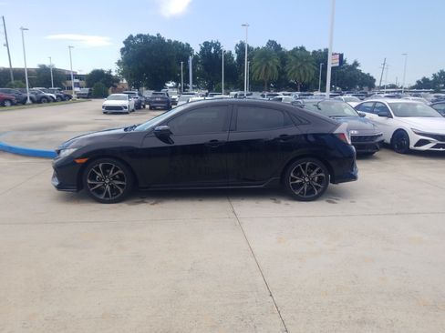 Used 2017 Honda Civic Sport image 4