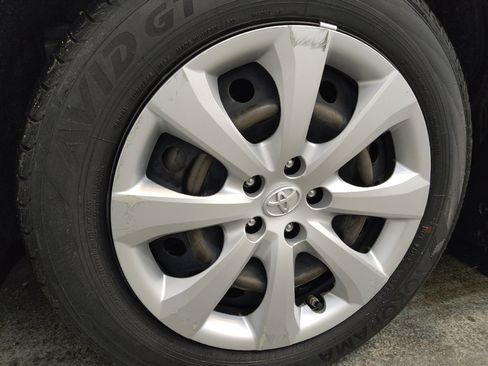 Used 2021 Toyota Corolla LE image 31