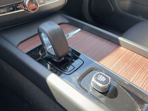 Certified 2023 Volvo XC60 B5 Plus image 19