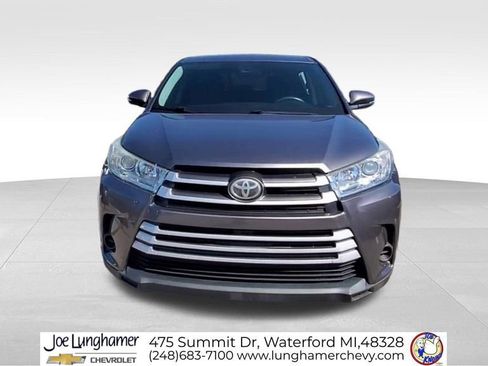 Used 2019 Toyota Highlander LE FWD image 3