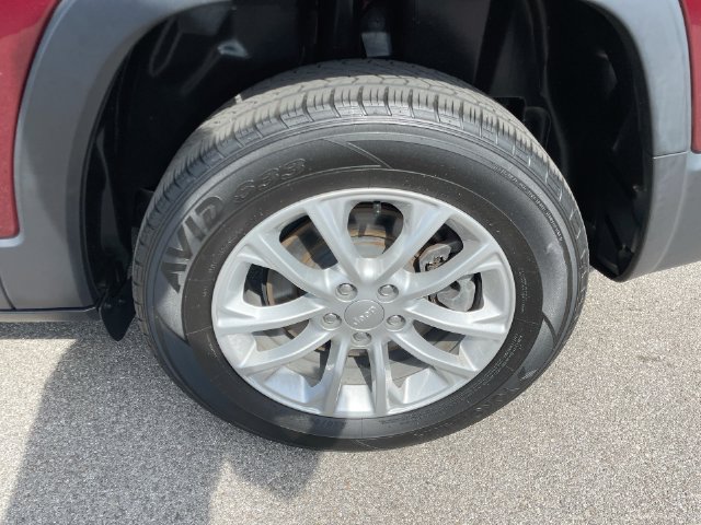 Used 2019 Jeep Cherokee Latitude w/ Popular Appearance Group AWD/4WD image 8