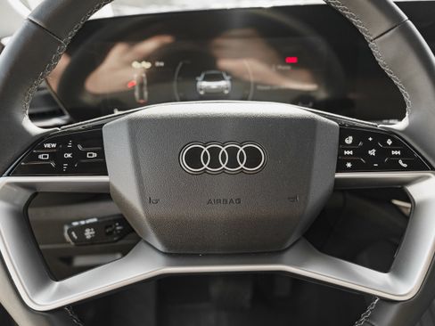 Certified 2025 Audi Q5 Premium w/ Convenience Package image 17