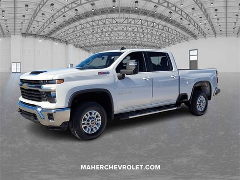 Used 2024 Chevrolet Silverado 2500 LT w/ Z71 Off-Road Package image 3