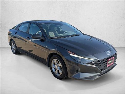 Used 2022 Hyundai Elantra SE FWD image 3