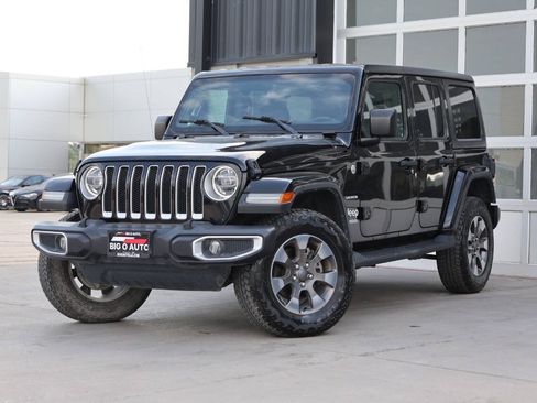 Used 2018 Jeep Wrangler Unlimited Sahara AWD/4WD image 3