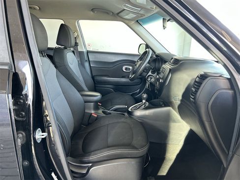Used 2017 Kia Soul + image 27