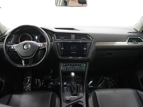 Used 2018 Volkswagen Tiguan SEL AWD/4WD image 16