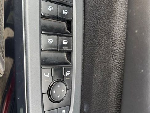 Used 2023 Nissan Pathfinder SV image 9