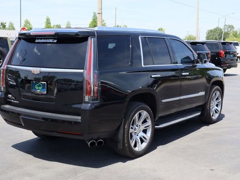Used 2020 Cadillac Escalade Premium Luxury RWD image 9