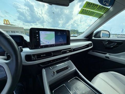 Used 2025 Lincoln Aviator AWD w/ Jet Appearance Package image 17