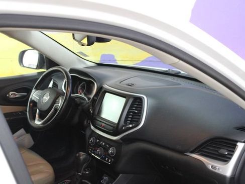 Used 2016 Jeep Cherokee Limited w/ Luxury Group AWD/4WD image 12