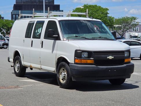 Used 2017 Chevrolet Express 2500 RWD image 3