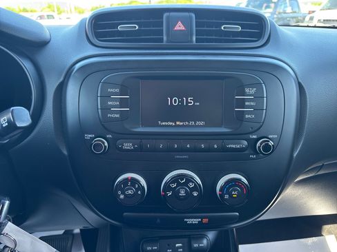 Used 2017 Kia Soul FWD image 27