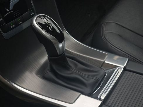 Used 2016 Volvo XC60 T6 w/ Proximity Package image 23