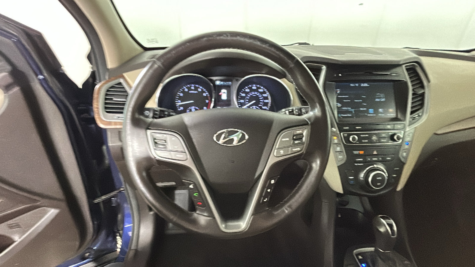 Used 2017 Hyundai Santa Fe Limited AWD/4WD image 18