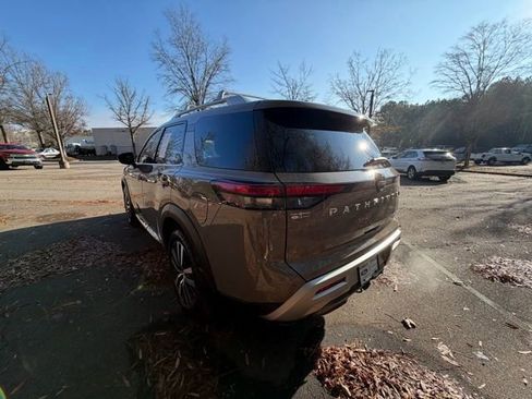 Used 2024 Nissan Pathfinder Platinum image 6