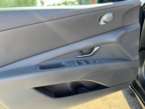 Used 2024 Hyundai Elantra SE FWD image 11