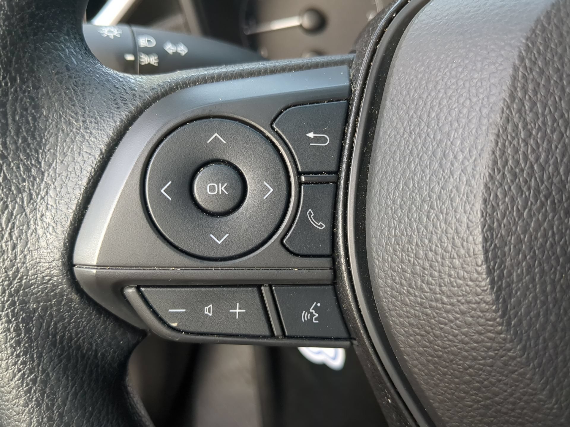 Used 2024 Toyota Corolla LE FWD image 62