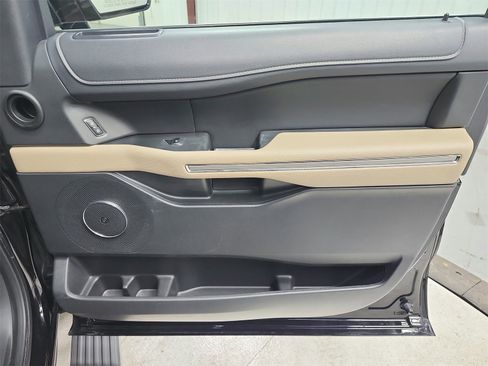Used 2023 Ford Expedition Max Limited image 44