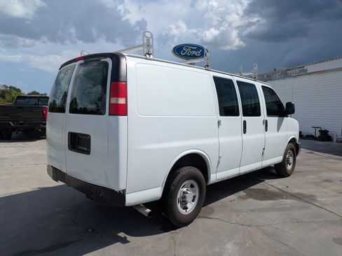 Used 2016 Chevrolet Express 2500 RWD image 4