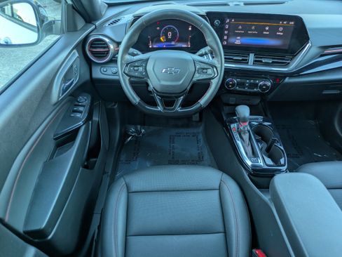 Used 2025 Chevrolet Trax RS w/ Driver Confidence Package image 4