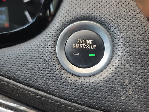 Used 2018 Cadillac XT5 FWD image 17