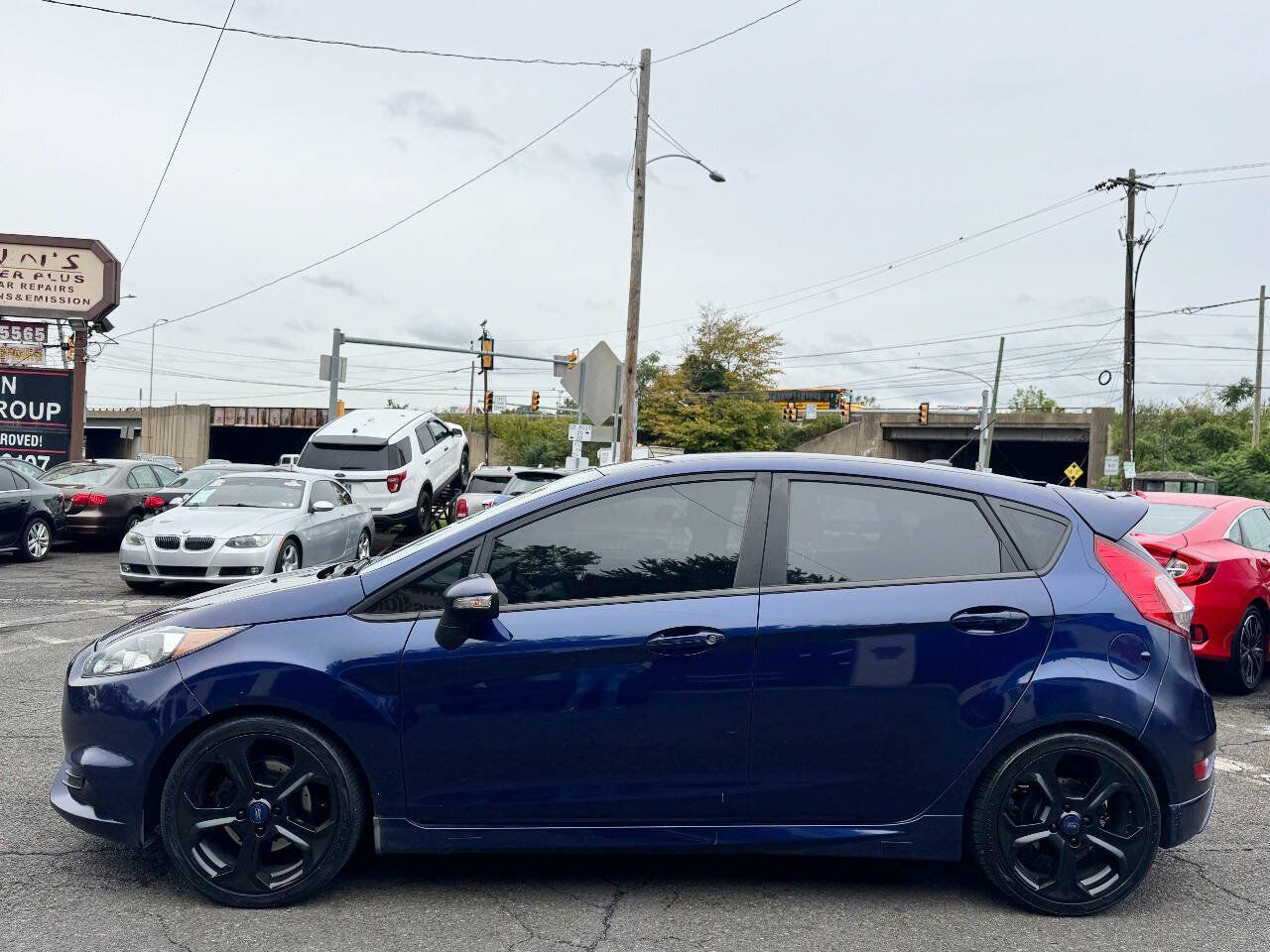 Used 2016 Ford Fiesta ST FWD image 3