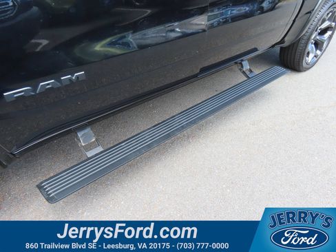 Used 2020 RAM 1500 Limited w/ Black Appearance Package AWD/4WD image 9
