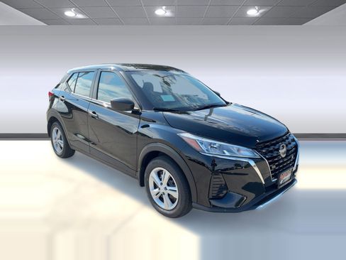 New 2025 Nissan Kicks Play S image 7