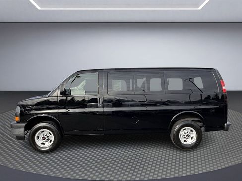 Used 2023 GMC Savana 2500 image 3