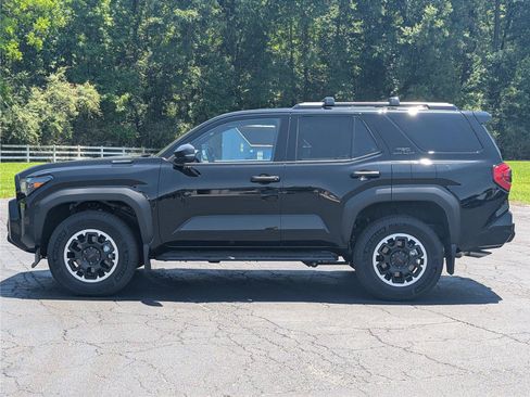 Used 2025 Toyota 4Runner TRD Off-Road AWD/4WD image 2