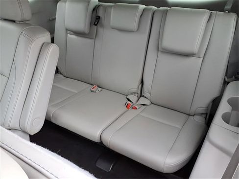 Used 2019 Toyota Highlander XLE image 19