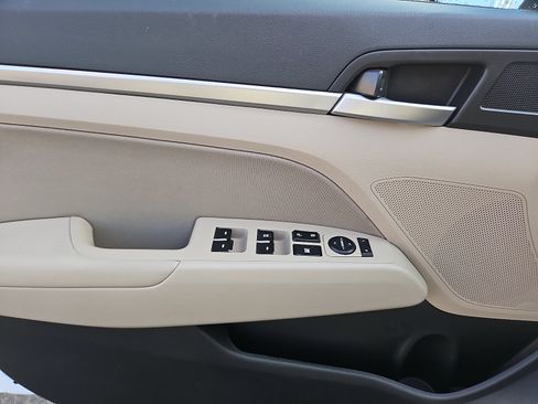 Used 2019 Hyundai Elantra SEL FWD image 12