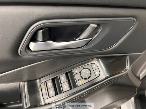Used 2025 Nissan Rogue SV FWD image 23