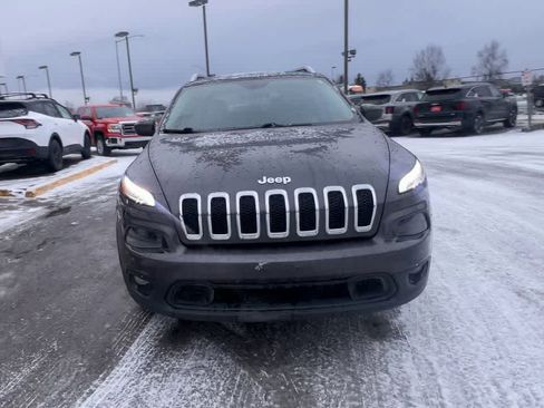 Used 2016 Jeep Cherokee Latitude w/ Cold Weather Group AWD/4WD image 3