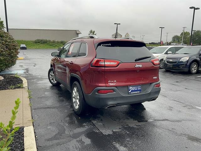 Used 2017 Jeep Cherokee Latitude w/ Cold Weather Group AWD/4WD image 5