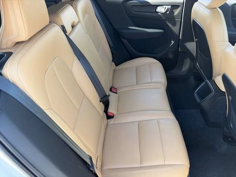 Used 2020 Volvo XC40 T5 Momentum w/ Protection Package Premier AWD/4WD image 14