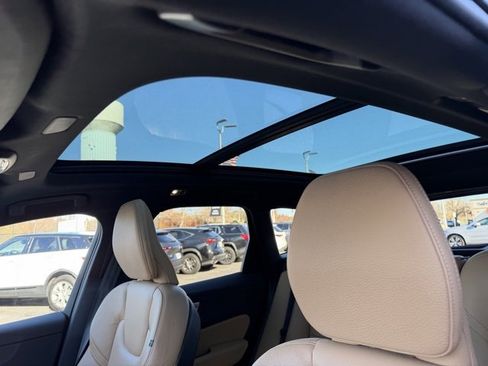 Used 2020 Volvo XC60 T6 Momentum w/ Protection Package Premier image 16