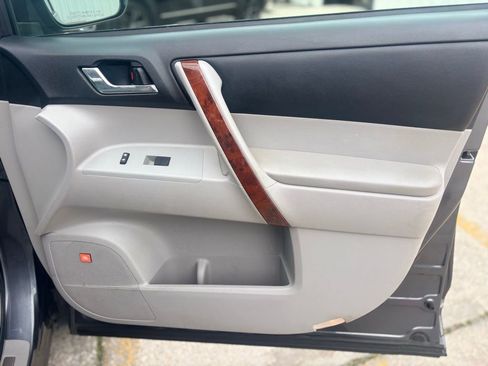 Used 2013 Toyota Highlander Limited image 11