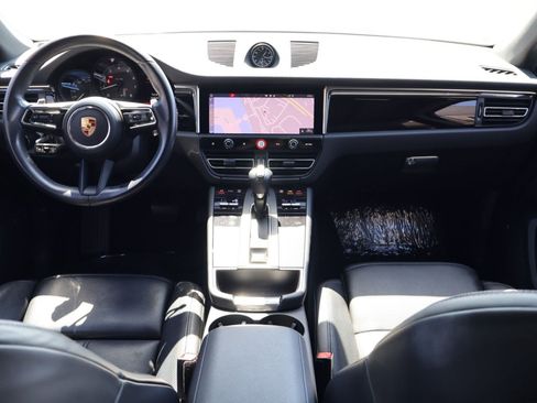 Certified 2024 Porsche Macan AWD/4WD image 21