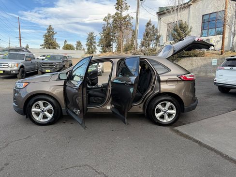 Used 2019 Ford Edge SE image 8
