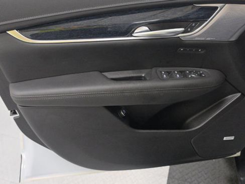 Used 2025 Cadillac XT5 Premium Luxury AWD/4WD image 7