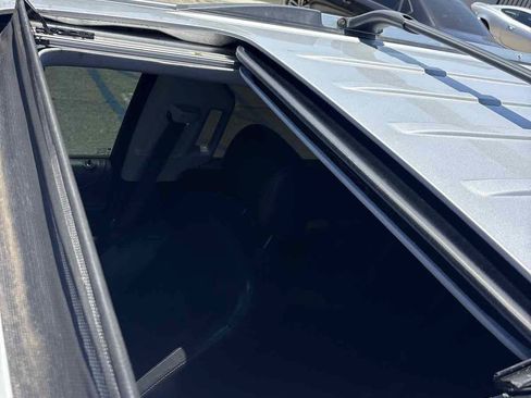 Used 2016 Chevrolet Suburban LTZ RWD image 11