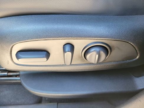 Used 2022 Chevrolet Equinox RS w/ RS Leather Package image 19