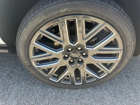 Certified 2026 GMC Yukon Denali Ultimate AWD/4WD image 32